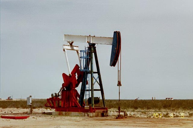 photo of oil drilling